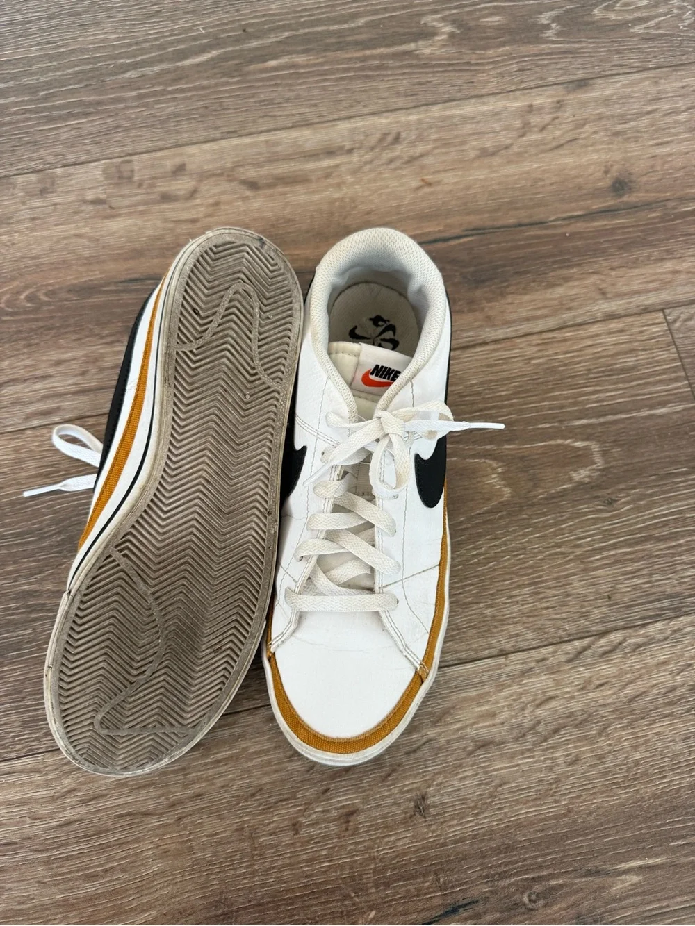 Nike White Low-Top Sneakers Court legacy